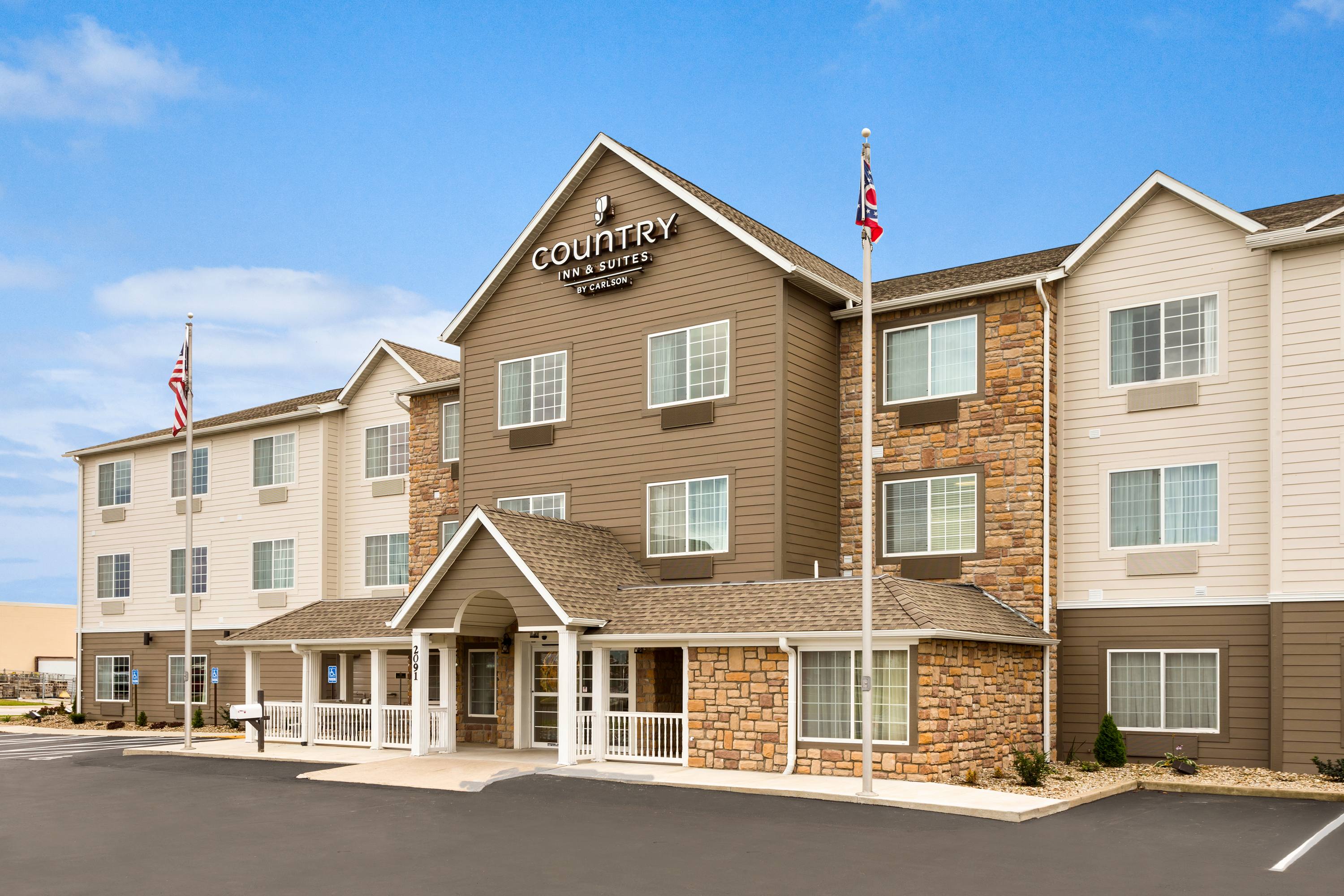 Country Inn & Suites Marion hotel exterior