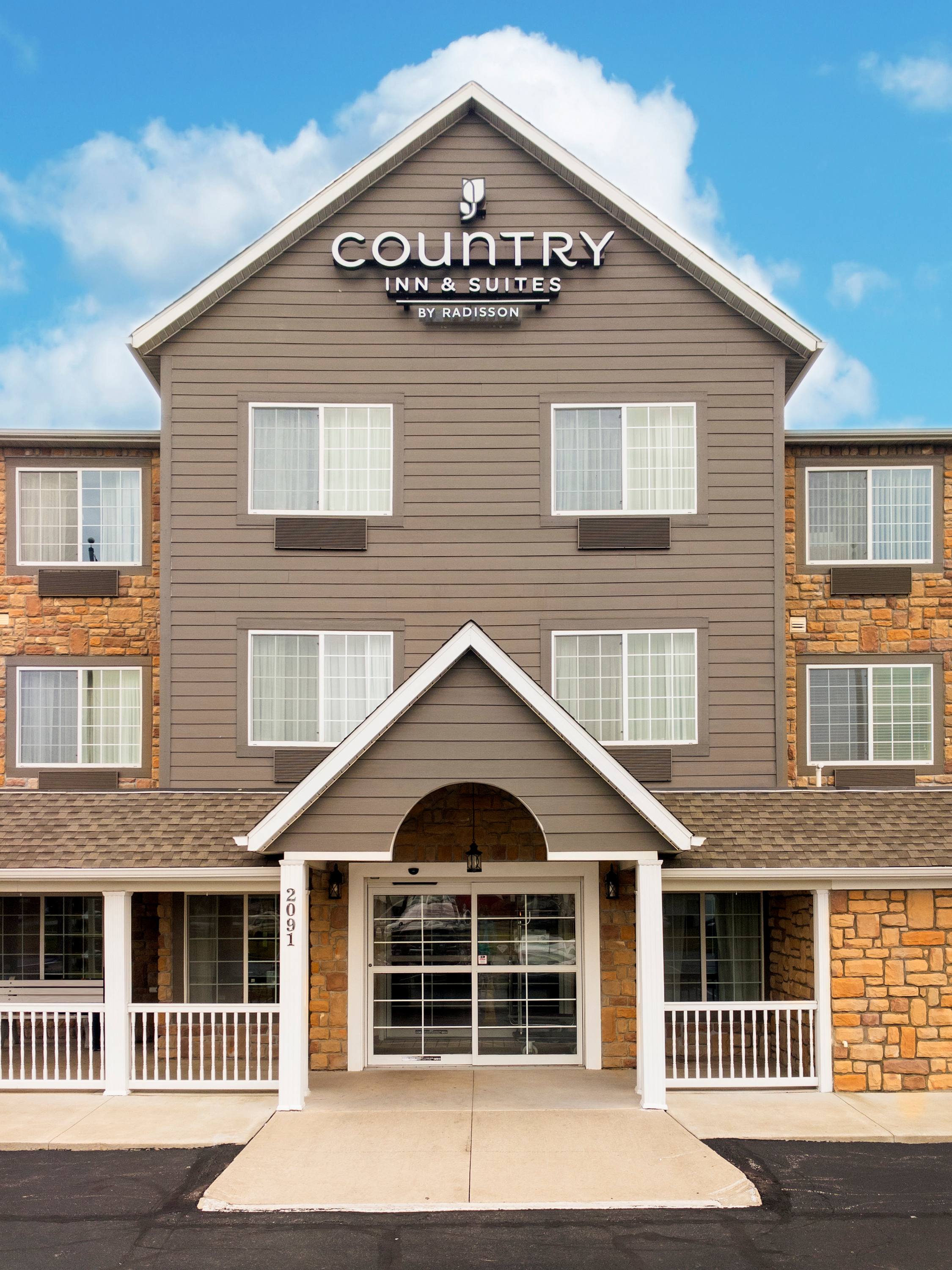 Country Inn & Suites By Radisson, Marion OH hotel entrance